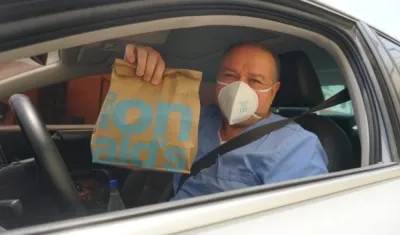 Un médico en Barranquilla en la anterior jornada de agradecimiento de McDonald's.
