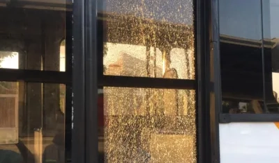 Bus de Transmetro apedreado en el norte de Barranquilla.