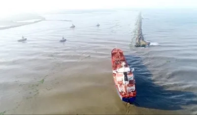 Posición del buque en Bocas de Ceniza.