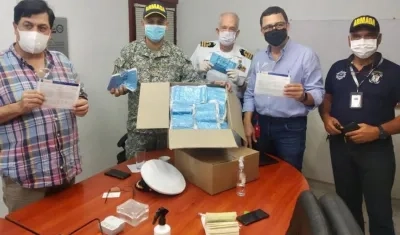 Acto de entrega de los tapabocas.