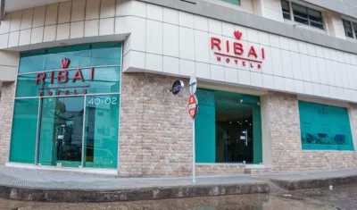 Hotel donde opera el centro de aislamiento.