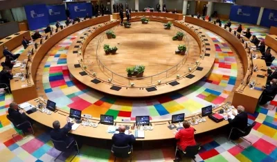 Vista general de los líderes de la Unión Europea participando en la cumbre de la UE en el edificio del Consejo Europeo en Bruselas, Bélgica. 