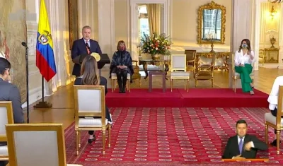 Promulgación del acto legislativo que estableció la vigencia en el país de la cadena perpetua para violadores y asesinos de niños.