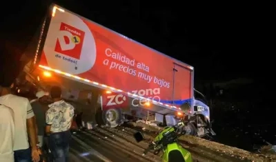 Camión accidentando.