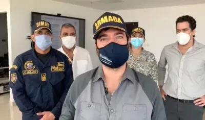 El Alcalde Jaime Pumarejo, en las instalaciones de la Dimar.