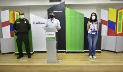 El alcalde Jaime Pumarejo en rueda de prensa este sábado.