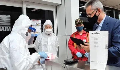 Foto de un vuelo humanitario español desde Caracas.