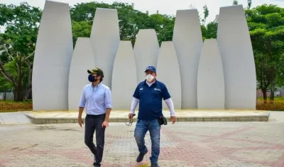 Alcalde Jaime Pumarejo y el gerente de la ADI, Alberto Salah.