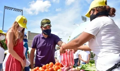 La primera dama Silvana Puello y el Alcalde Jaime Pumarejo.
