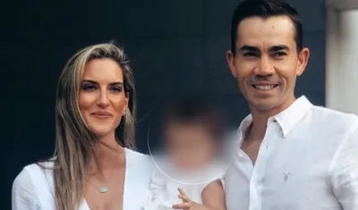 Camilo Villegas con su esposa y su hija Mia, fallecida el domingo.