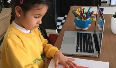 Tanto los padres como los niños se han adaptado a este proceso de educación virtual.