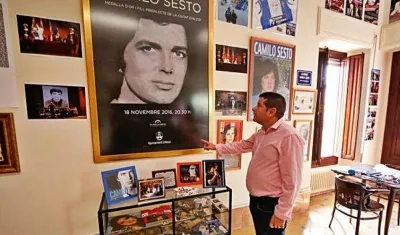 Varios de los objetos dedicados al cantante.