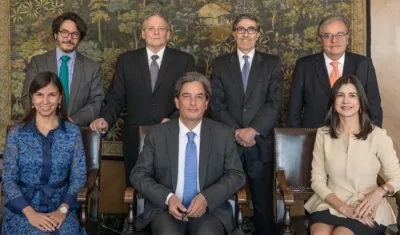 Los integrantes de la #JuntaBanrep, de manera virtual, inician la reunión correspondiente al mes de julio. 