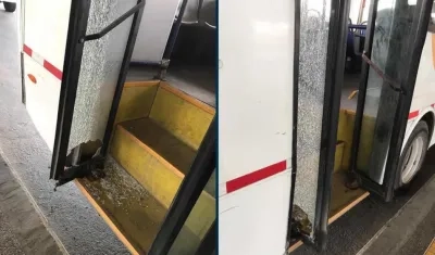 Vehículo vandalizado en Los Cusules.