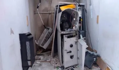 Así quedó el cajero tras la explosión.