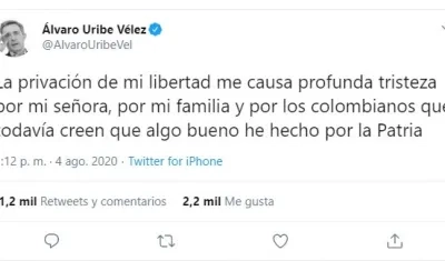 Captura de Twitter de Álvaro uribe.