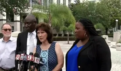  Hester Burkhalter demandó a Disney.