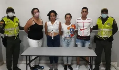 Los cuatro adultos capturados por violar las medidas sanitarias.