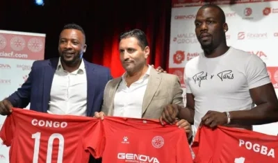 Edwin Congo y compañeros del Racing Murcia.