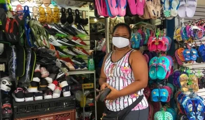 Una de las vendedoras que volvió a trabajar.