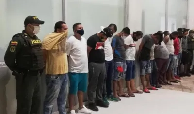 Los 14 capturados por parte de la Policía en el barrio Santo Domingo.