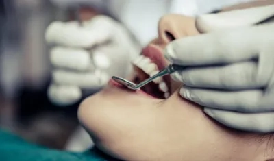 Los servicios dentales están reabriendo paulatinamente en muchas partes del mundo.