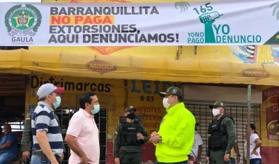 Unos de los pasacalles instalados en el sector de Barranquillita.