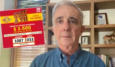 El número que ganó el premio y Álvaro Uribe Vélez.
