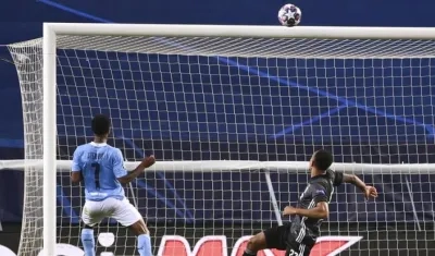 El increíble gol que falló Sterling, del City.