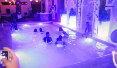 En el lugar estaban usando la piscina.