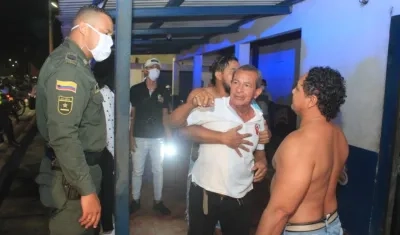 Autoridades verifican el cumplimiento del toque de queda y ley seca en Malambo.