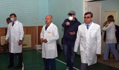 Médicos del Hospital de Urgencias Nº 1 de Omsk (Siberia), donde es atendido  Alexéi Navalni.