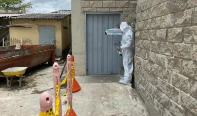 Momento del cierre del horno del Cementerio Universal