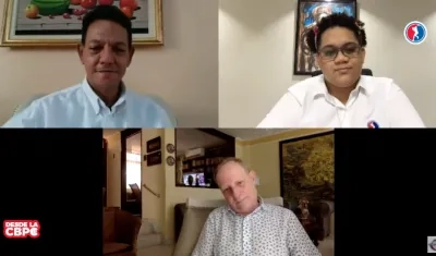 Los dos periodistas, parte superior; el entrevistado José Víctor De Castro, exgerente de Caimanes.