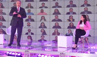 El Presidente Iván Duque y la ministra de las TIC, Karen Abudinen.