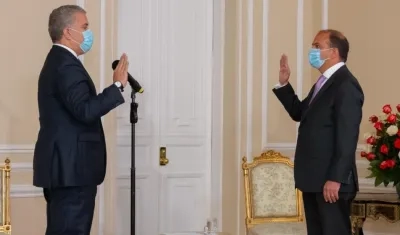 Carlos Camargo Assís tomó posesión como Defensor del Pueblo ante el Presidente Iván Duque.