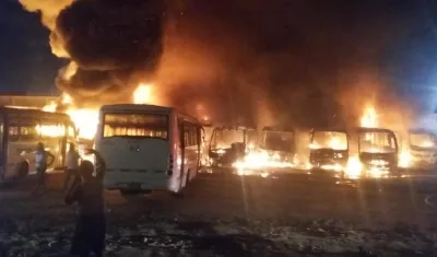 Incendio en parqueadero de la empresa Trasalianco. 