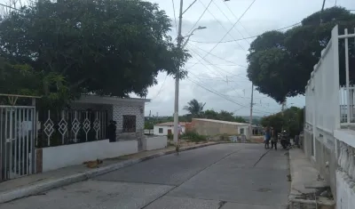 De este poste cayó la guaya que mató a la mujer. 