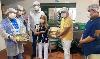 La gobernadora Elsa Noguera visitó una fábrica de butifarras en Soledad.