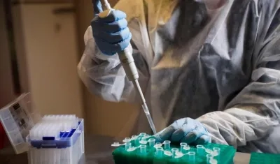 La OMS no espera vacunaciones masivas contra el Covid-19 hasta mediados de 2021.