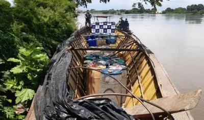 Gasolina incautada por la Armada en el río Magdalena.