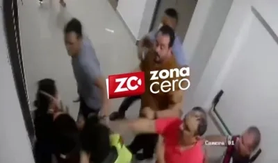 Momento en el que Jalim Rebaje va a agredir a la pediatra.