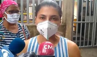 Carmen Pérez y la pediatra Dalila Peñaranda.