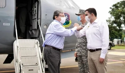 Ministro Carlos H. Trujillo y el gobernador de Bolívar, Vicente Blel.