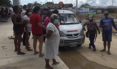 Vehículo de Electricaribe retenido.