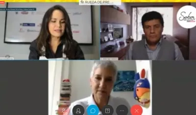 Rueda de prensa de Sabor Barranquilla. En la foto, la periodista Grace Gómez, Andrés Gómez, de Corferia, y Patricia Maestre, organizadora.