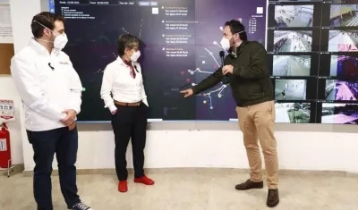 Luis Ernesto Gómez, secretario del Interior; alcaldesa Claudia López, y gerente de Transmilenio, Felipe Ramírez.