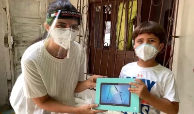 Donación de tablets a estudiantes y docentes de primaria en el Atlántico por parte de la Fundación Gases del Caribe.