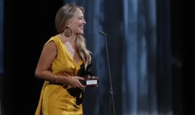 Mariana Saffón, tras recibir el premio.