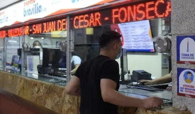 Movimiento de pasajeros en la Terminal Metropolitana de Transportes.